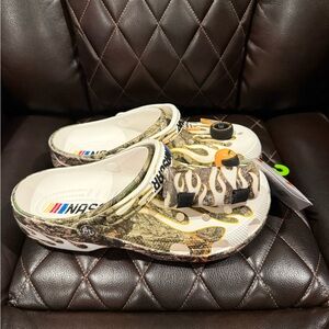 Size 10M / 12W - CROCS Realtree NASCAR Clogs BRAND NEW